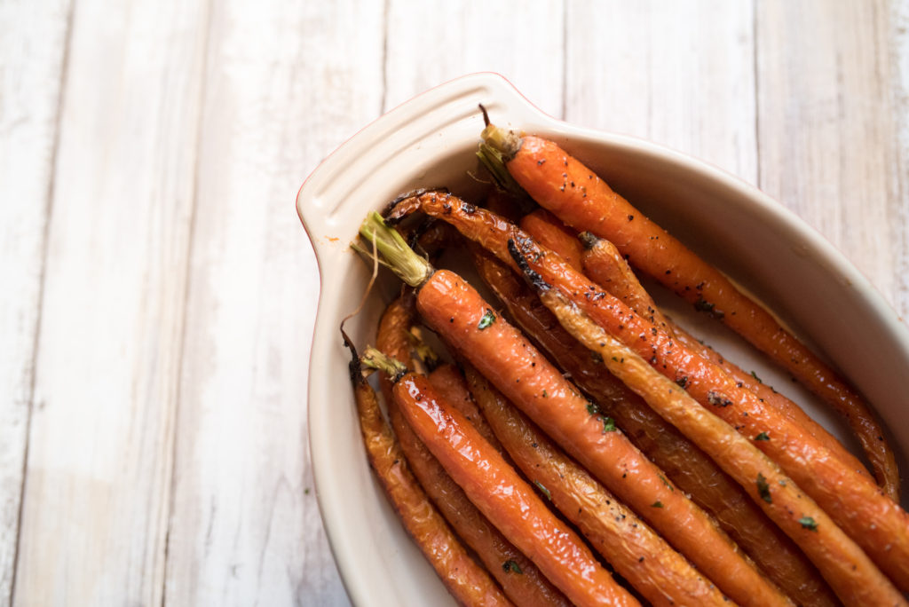 Life is busy, summer is short and we need FAST, EASY, DELICIOUS side dishes. Add the honey herb roasted carrots to your next meal! 
