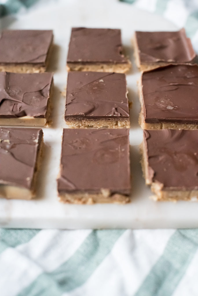 No- bake Peanut Butter Nutella Crunch Bars: Creamy, crunchy peanut butter bars topped with melted milk chocolate swirled with Nutella. 