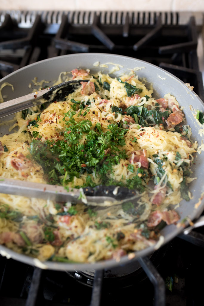 This 7 ingredients spaghetti squash carbonara comes together in less than 15 minutes and will make you smile with each bit. Simple goodness lightened up!