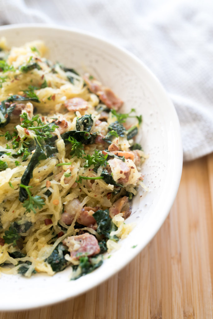 This 7 ingredients spaghetti squash carbonara comes together in less than 15 minutes and will make you smile with each bit. Simple goodness lightened up!